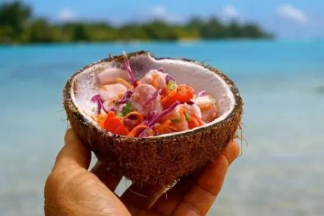 a hand holding a bowl of water